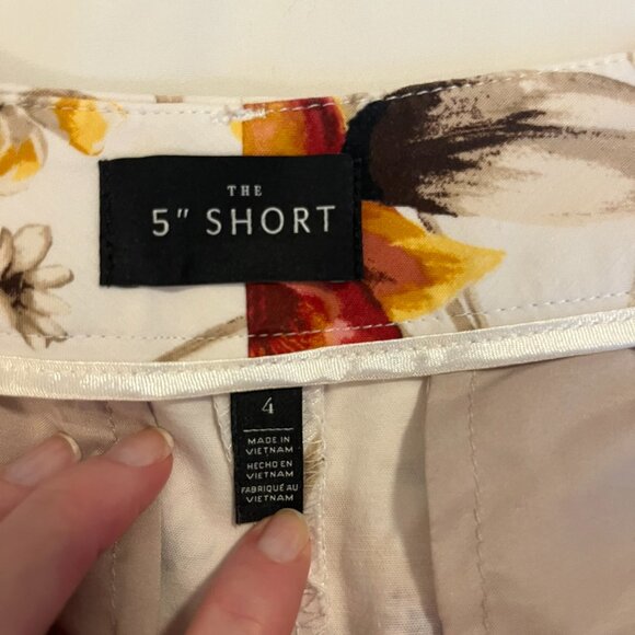 High-Rise Floral Print Sateen Shorts, White House Black Market, Size 4 - Picture 6 of 6